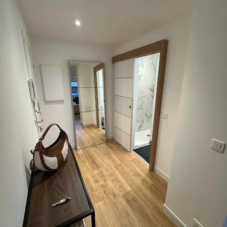 Fully Renovated Studio, Steps From With A Sunny Terrace And Free Wifi Lejlighed Antibes
