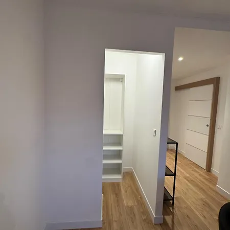 Fully Renovated Studio, Steps From With A Sunny Terrace And Free Wifi アパート *