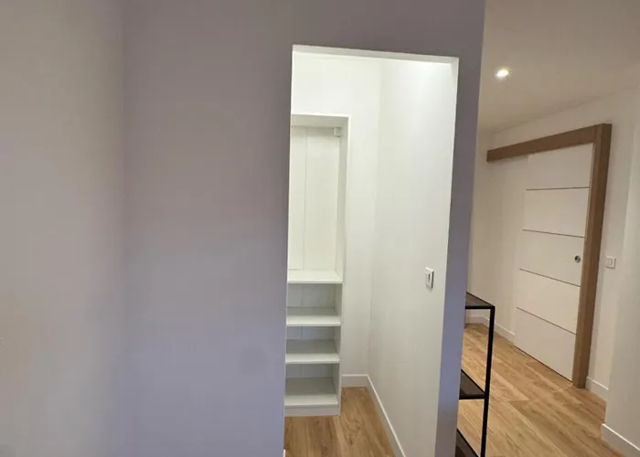 Fully Renovated Studio, Steps From With A Sunny Terrace And Free Wifi アパート *