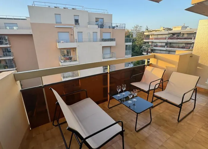 アパート Fully Renovated Studio, Steps From With A Sunny Terrace And Free Wifi *